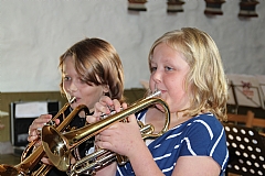  Fin kornettduo spiller i Dønnes kirke!